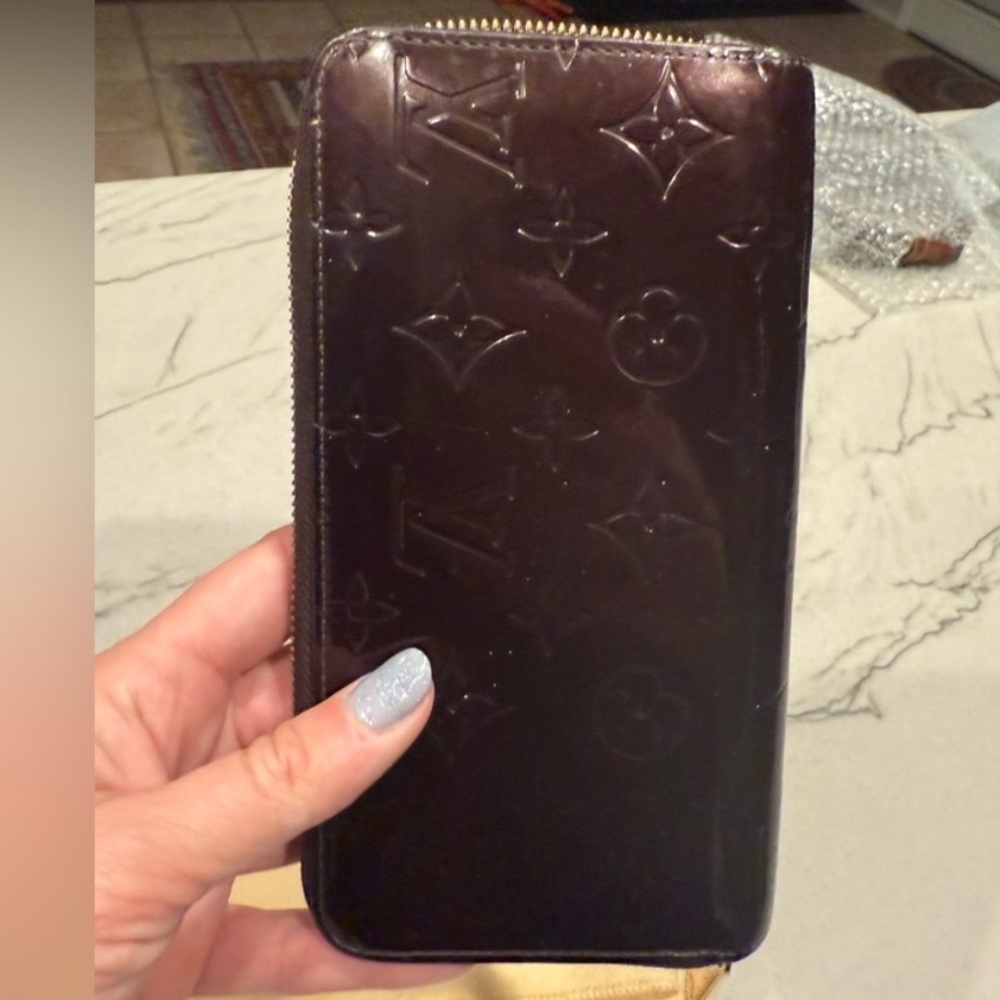 LV Vernis Brown Monogram Wallet w Dusty Comps Are $300 and up - Picture 6 of 14